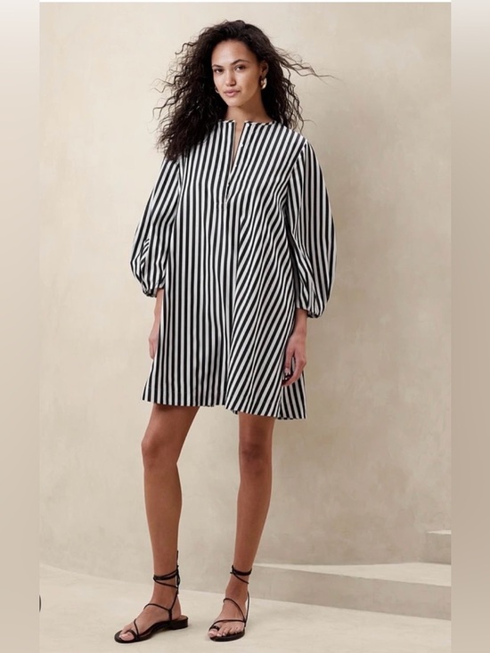 Banana Republic Dresses & Skirts - Striped Black and White Lantern-Sleeve Dress